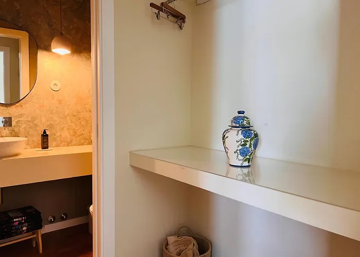 Oryza Guest House& Suites